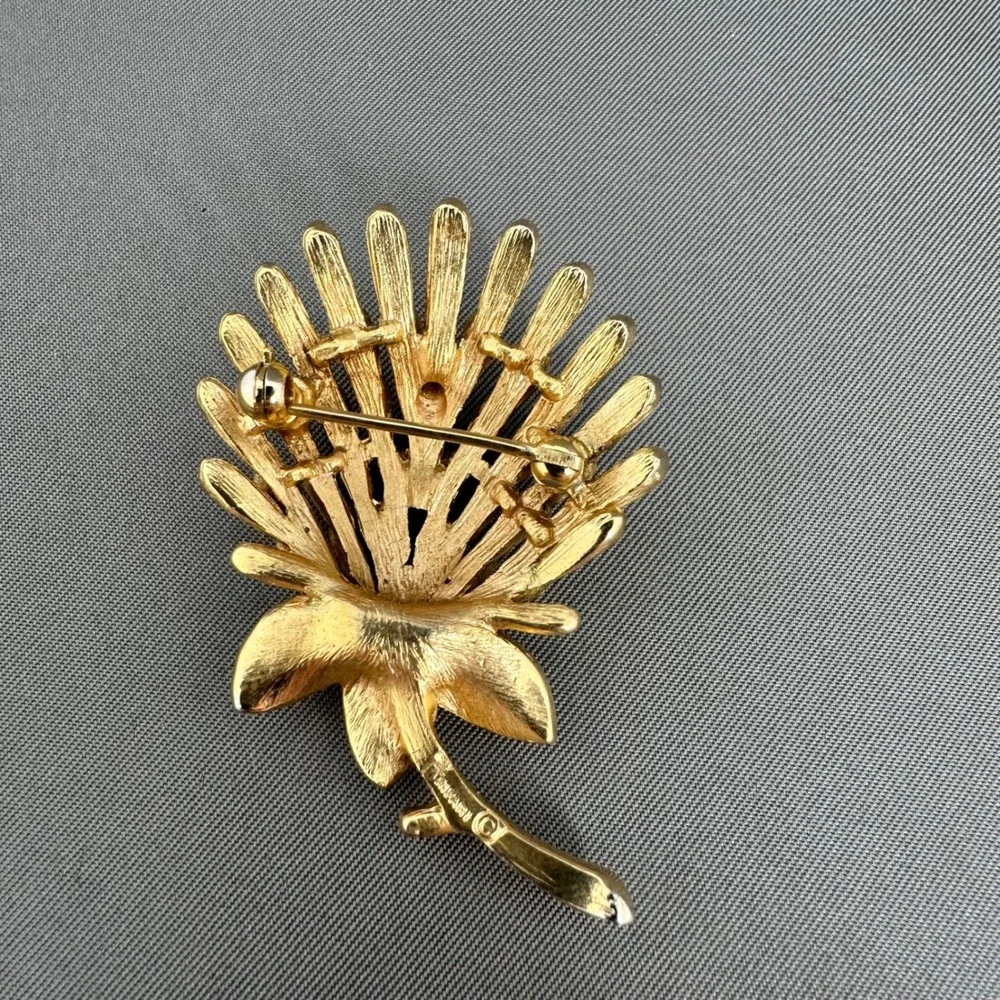 Vintage Trifari Crown Gold Tone Thistle Brooch and Clip On Earring Set Signed‎